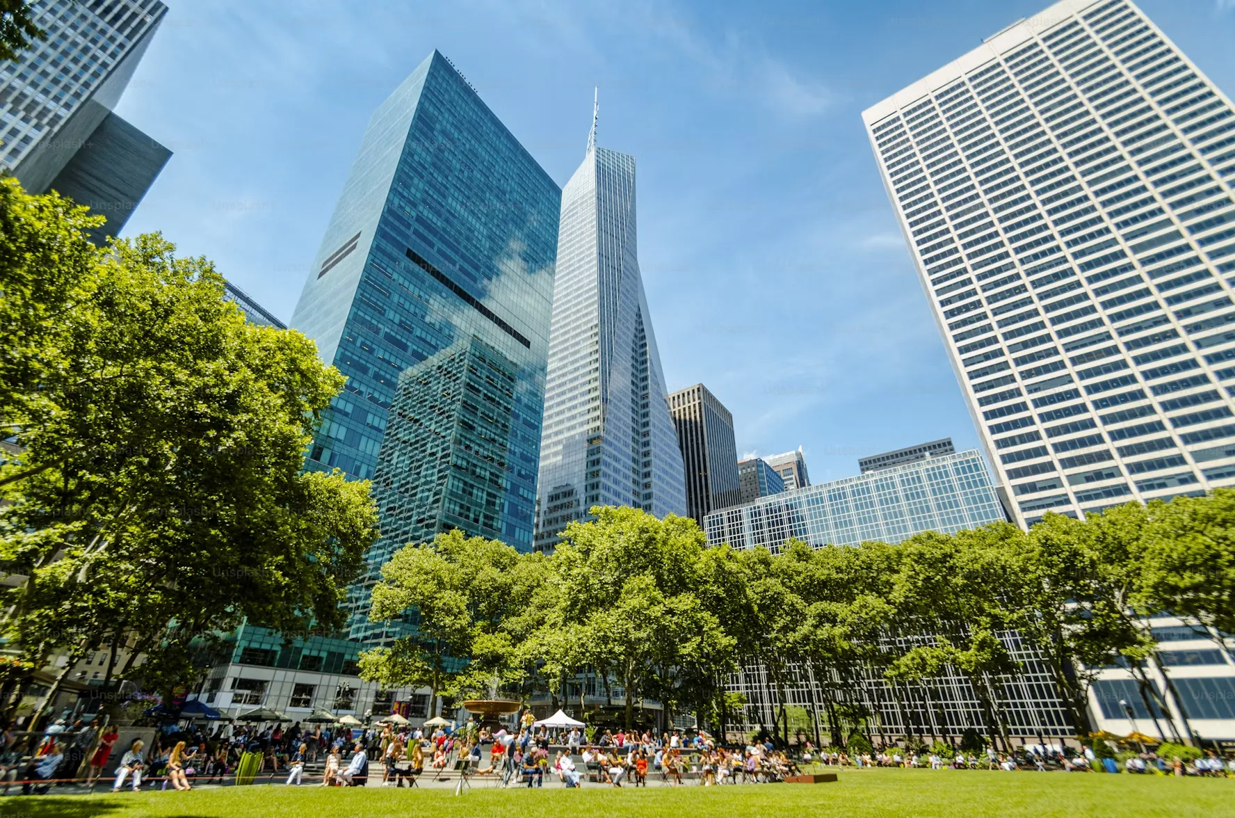 Read more about the article Bryant Park NYC: Complete Meeting Point Guide for Free Walking Tours