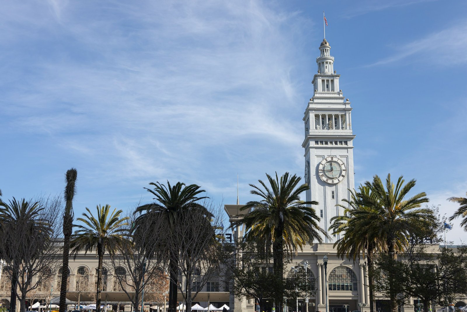 Read more about the article Ferry Building San Francisco: 5 Fun Facts & Foodie Guide